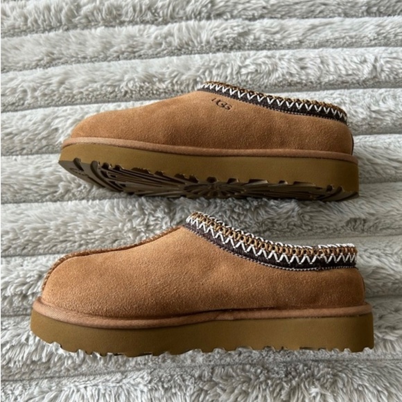 NWOT UGG Tasman II
Chestnut
Classic Slip On Slipper Clog
Size US 5 UK 3 EU 36 - Picture 3 of 8